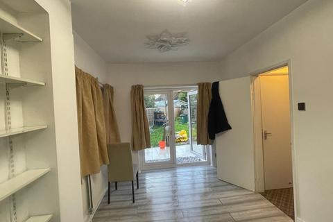 5 bedroom semi-detached house to rent, Logan Road, Wembley HA9