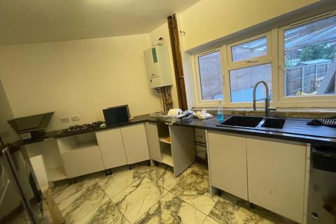 5 bedroom semi-detached house to rent, Logan Road, Wembley HA9