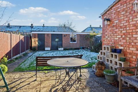 3 bedroom semi-detached house for sale, Manor Road, Banbury