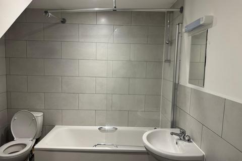 1 bedroom in a house share to rent, Old Kent Road, London SE15