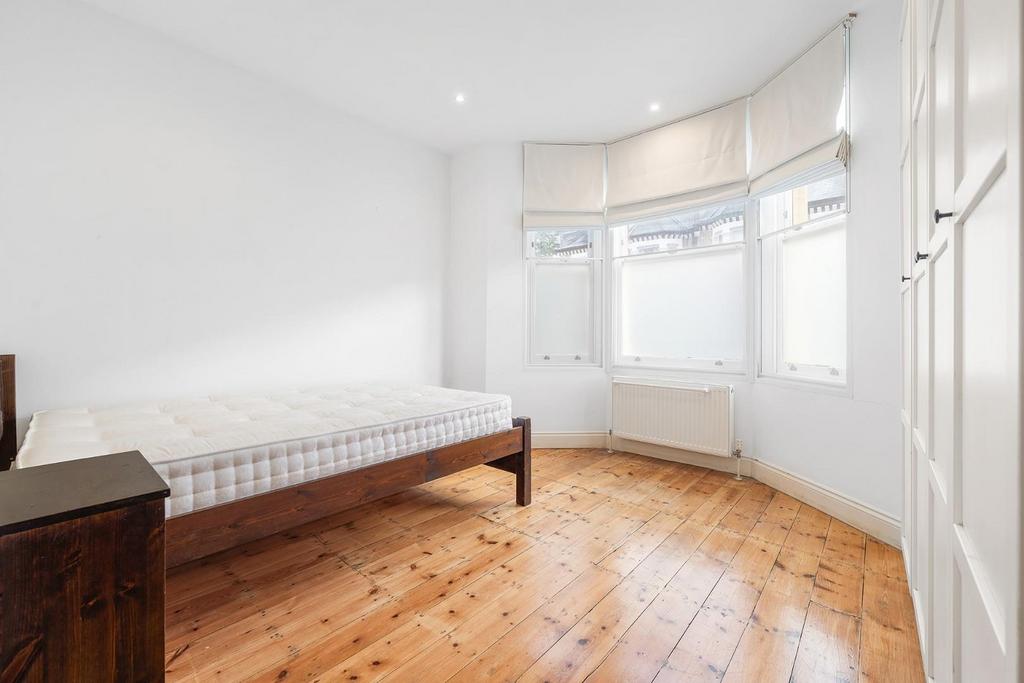 Bedroom 1.JPG