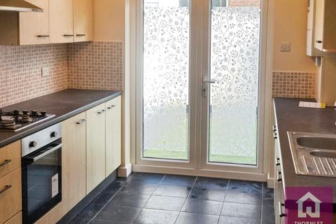 3 bedroom terraced house to rent, Graham Road, Salford, M6