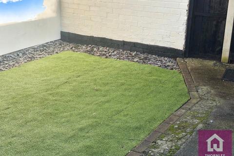 3 bedroom terraced house to rent, Graham Road, Salford, M6