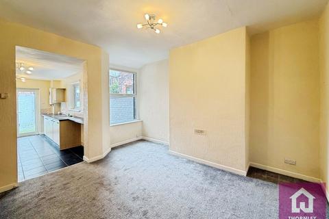 3 bedroom terraced house to rent, Graham Road, Salford, M6