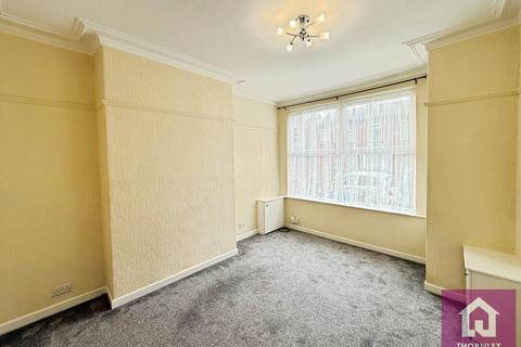 3 bedroom terraced house to rent, Graham Road, Salford, M6
