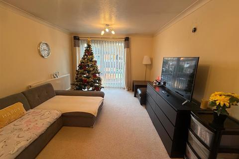 2 bedroom flat to rent, The Firs, Lynwood Drive, Andover, SP10 3BA