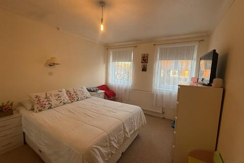 2 bedroom flat to rent, The Firs, Lynwood Drive, Andover, SP10 3BA