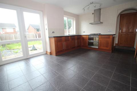 3 bedroom semi-detached house to rent, Dalton Road, Walsall WS2
