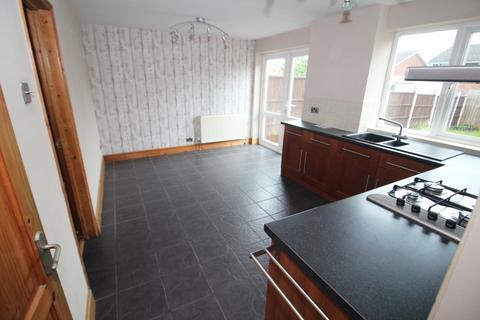 3 bedroom semi-detached house to rent, Dalton Road, Walsall WS2