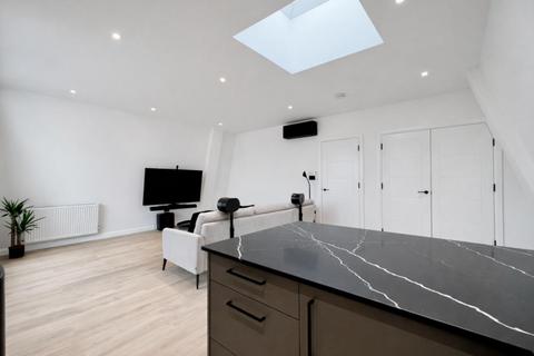 2 bedroom apartment to rent, Beagle Close, Mill Hill, NW7
