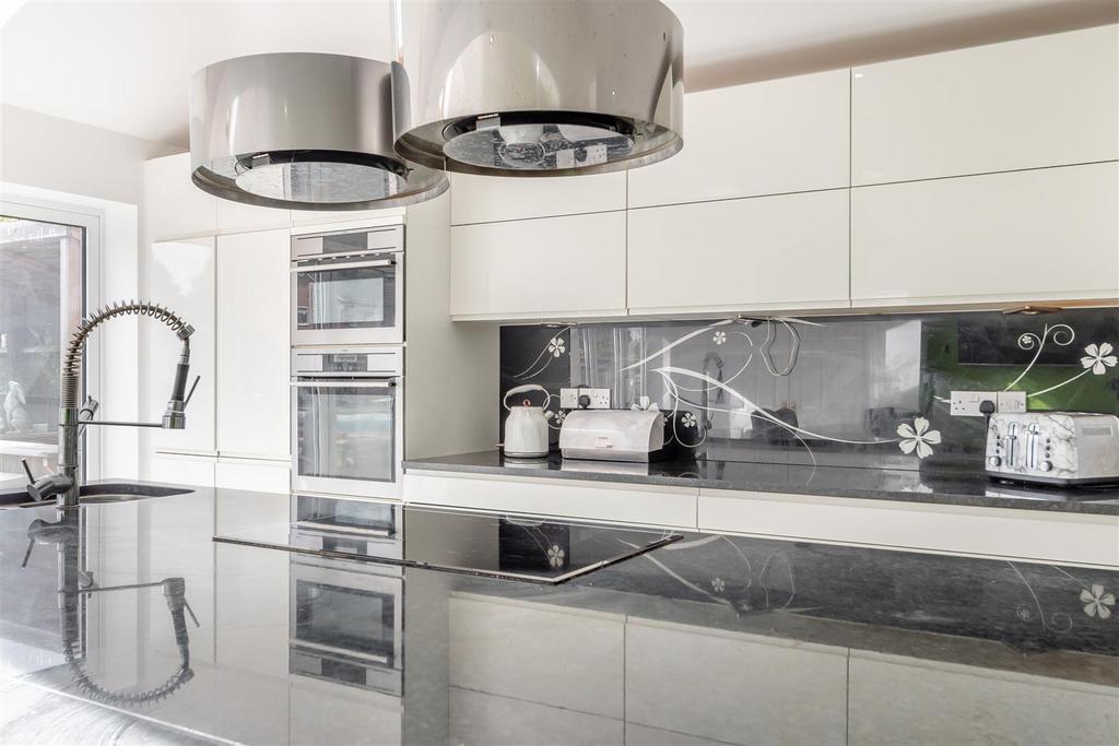 8608373-interior18.jpg
