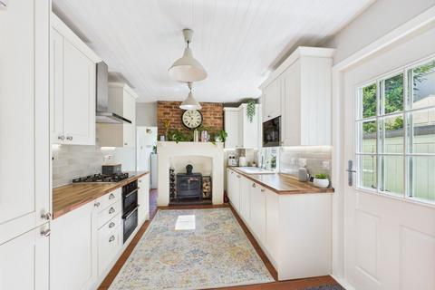 4 bedroom end of terrace house for sale, Bedford Road, Horsham RH13