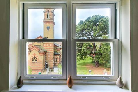 2 bedroom flat to rent, Chapman Way, Haywards Heath