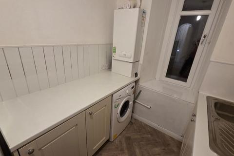2 bedroom flat to rent, Belville Street, East, Greenock, PA15