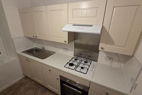 2 bedroom flat to rent, Belville Street, East, Greenock, PA15