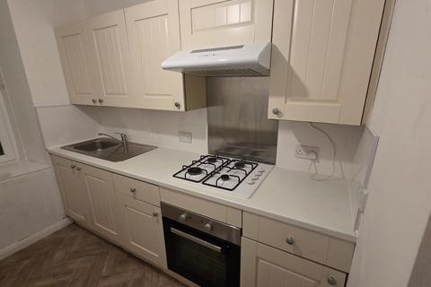 2 bedroom flat to rent, Belville Street, East, Greenock, PA15