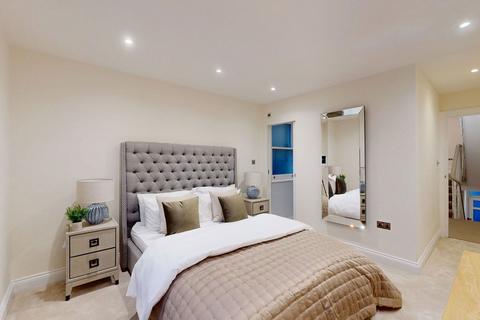 4 bedroom terraced house to rent, Pennard Road, London W12