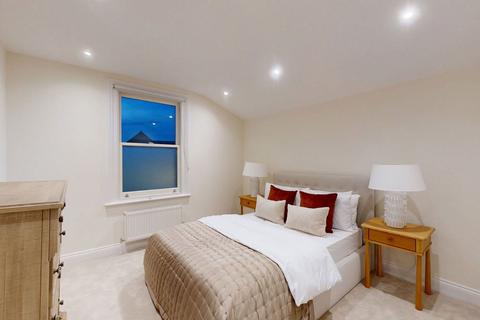 4 bedroom terraced house to rent, Pennard Road, London W12