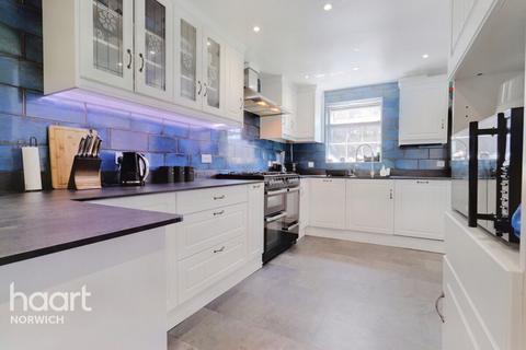 3 bedroom semi-detached house for sale, Copenhagen Way, Norwich
