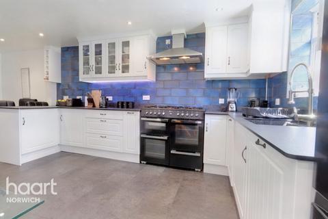3 bedroom semi-detached house for sale, Copenhagen Way, Norwich