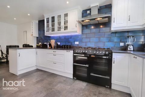 3 bedroom semi-detached house for sale, Copenhagen Way, Norwich