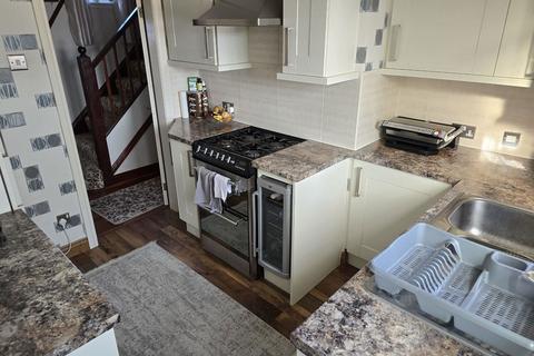 3 bedroom semi-detached house to rent, Tiled House Lane, Brierley Hill DY5