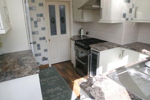 3 bedroom semi-detached house to rent, Tiled House Lane, Brierley Hill DY5