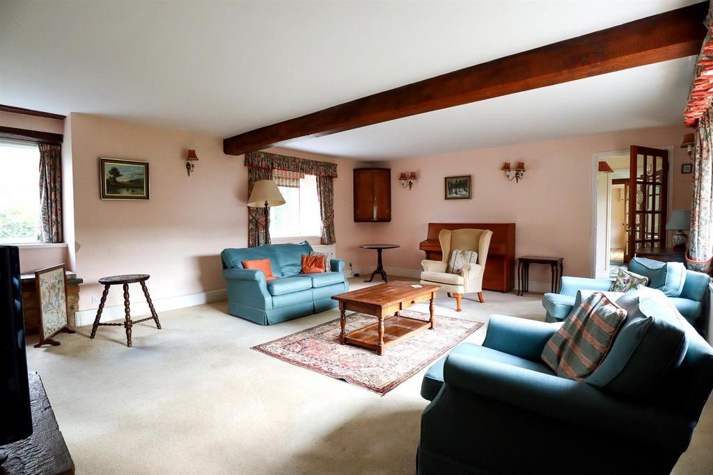 Sitting room (2).jpg