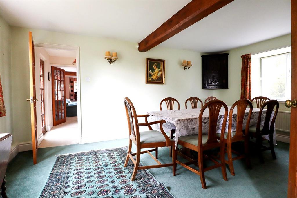 Dining room (2).jpg