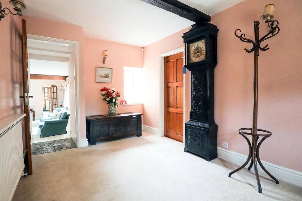 Entrance hallway.jpg