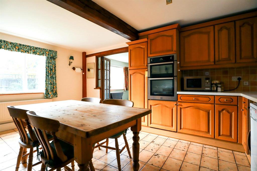 Kitchen (2).jpg