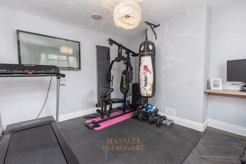 undefined, Saddler Row, Crawley RH10