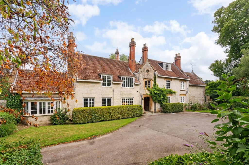 Queen Camel House