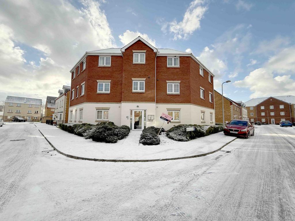 2 Bedroom flat for Sale in Six Mills Avenue, Gors