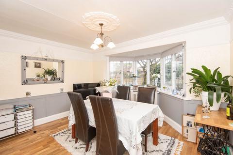 3 bedroom detached house for sale, Broomfield Avenue, Chesterfield S41