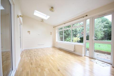 5 bedroom detached house to rent, Vale Close, Harpenden, AL5