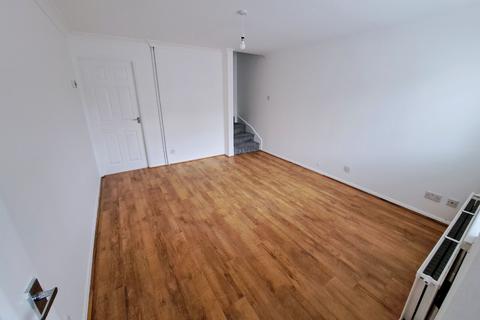 2 bedroom semi-detached house to rent, Newlands, Ashford