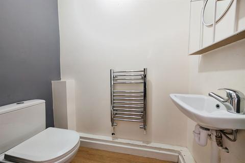 2 bedroom semi-detached house to rent, Shirley, Southampton SO15