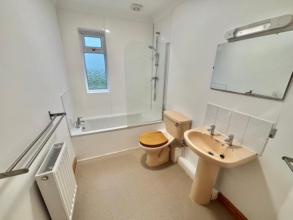 Family Bathroom 2