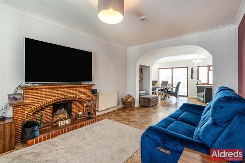 4 bedroom detached house for sale, Bately Avenue, Gorleston