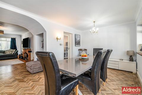 4 bedroom detached house for sale, Bately Avenue, Gorleston