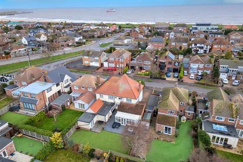 4 bedroom detached house for sale, Bately Avenue, Gorleston