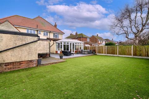4 bedroom detached house for sale, Bately Avenue, Gorleston