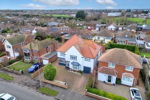 4 bedroom detached house for sale, Bately Avenue, Gorleston