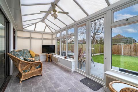 4 bedroom detached house for sale, Bately Avenue, Gorleston
