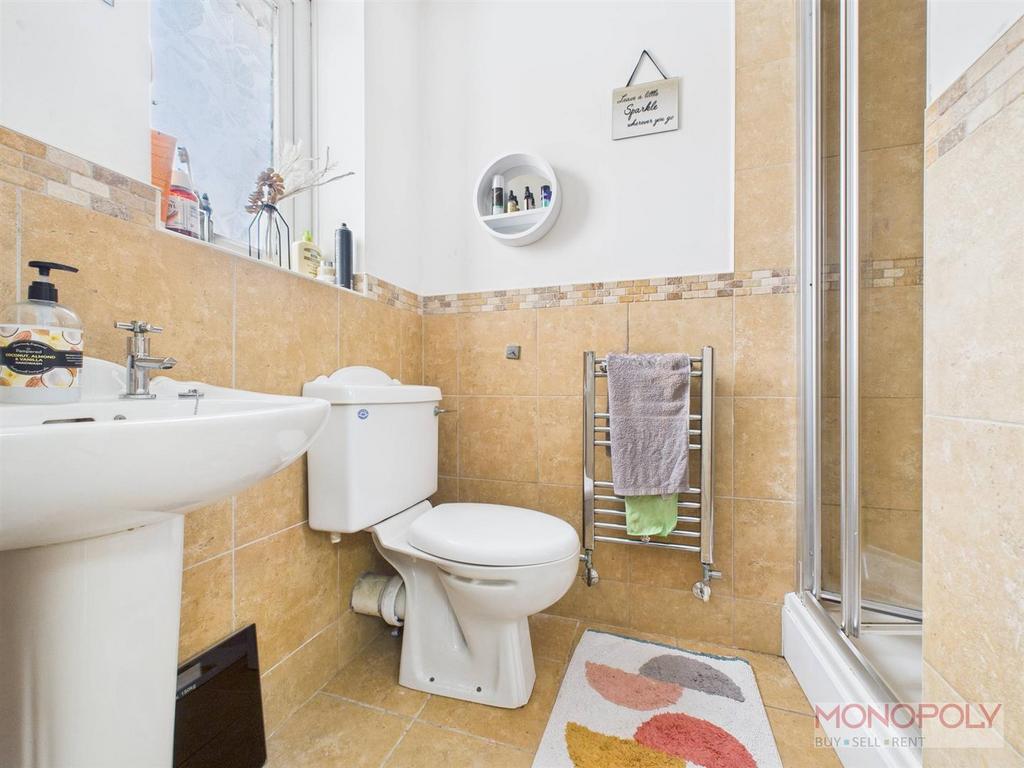 En suite edited.jpg