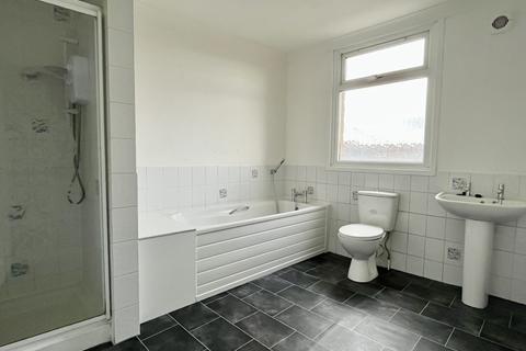 1 bedroom flat to rent, Parrock Street, Gravesend, DA12