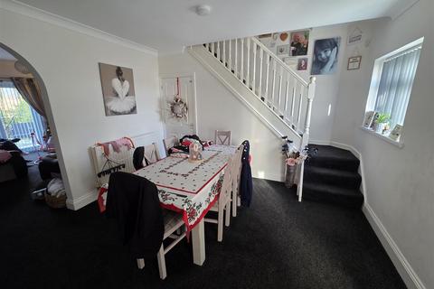 undefined, New Row, Oakenshaw