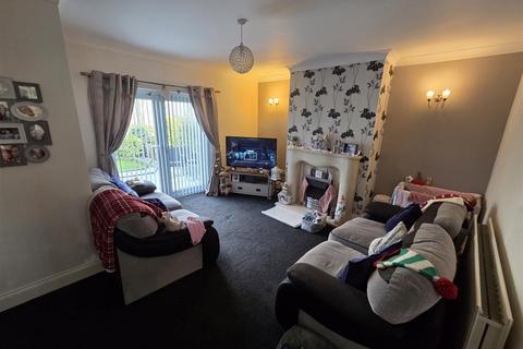 undefined, New Row, Oakenshaw