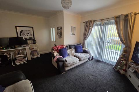 undefined, New Row, Oakenshaw